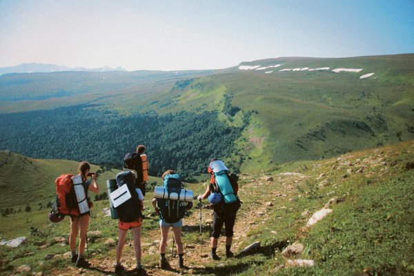 Quels sont les meilleurs itinéraires pour une randonnée dans les montagnes de l'Atlas, Tunisie : équipements et conseils ?